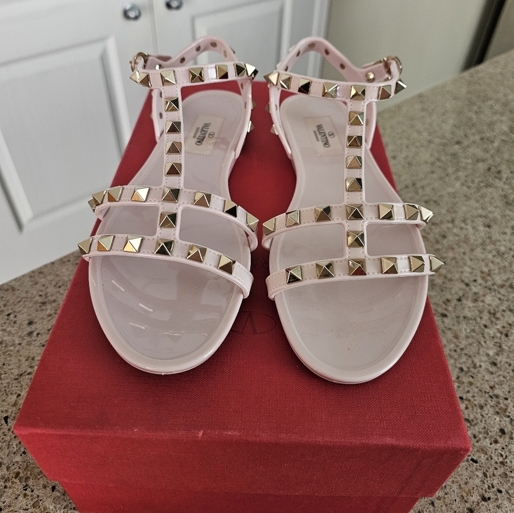 Valentino Garavani Rockstud T-strap Sandal